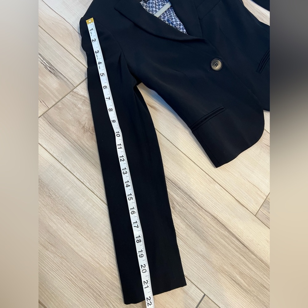 Emporio Armani black cropped blazer 🖤 - Picture 8 of 14